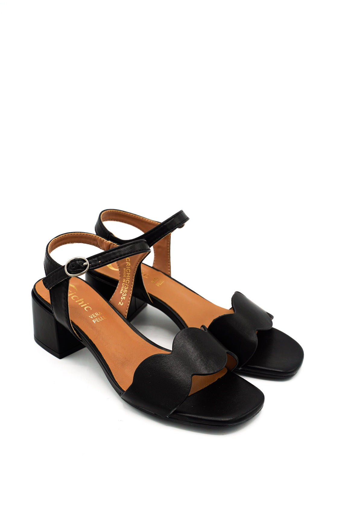 Gaia Shoes Alyssa Sandali con tomaia ondulata e tacco medio