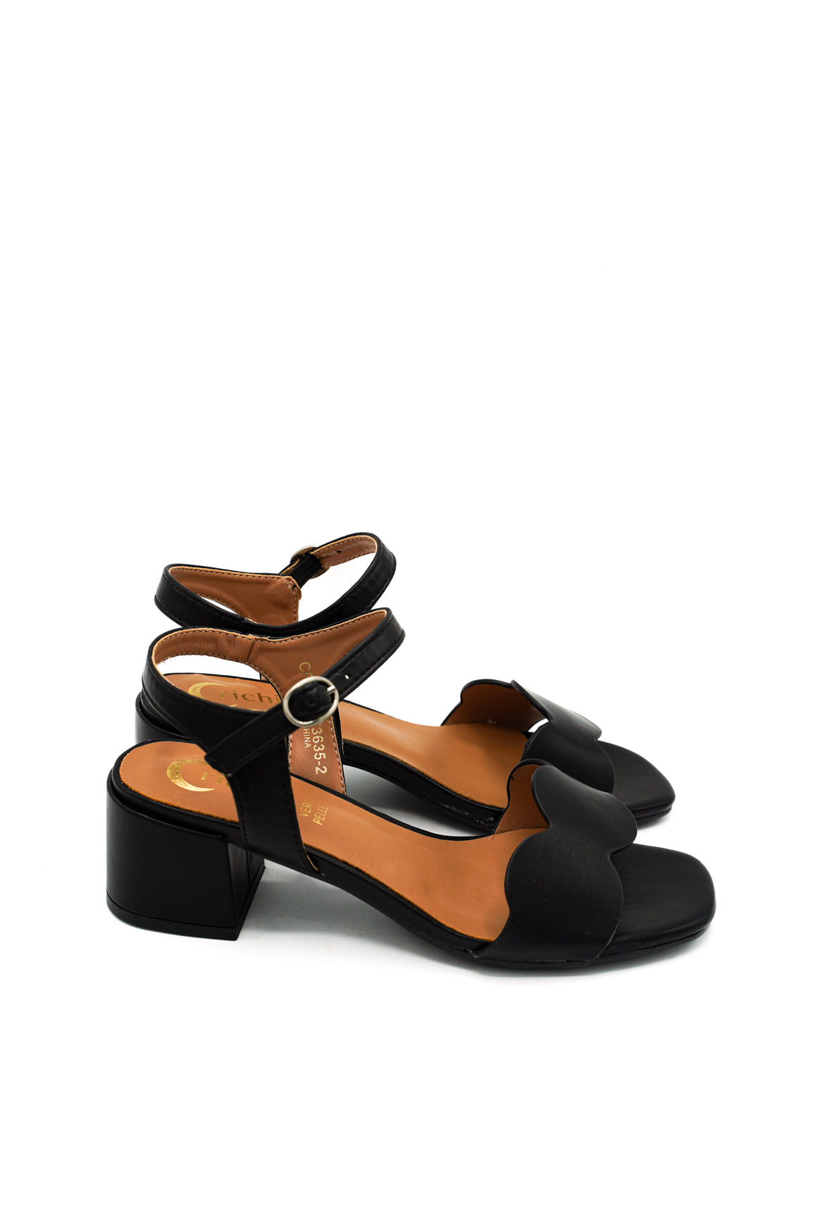 Gaia Shoes Alyssa Sandali con tomaia ondulata e tacco medio