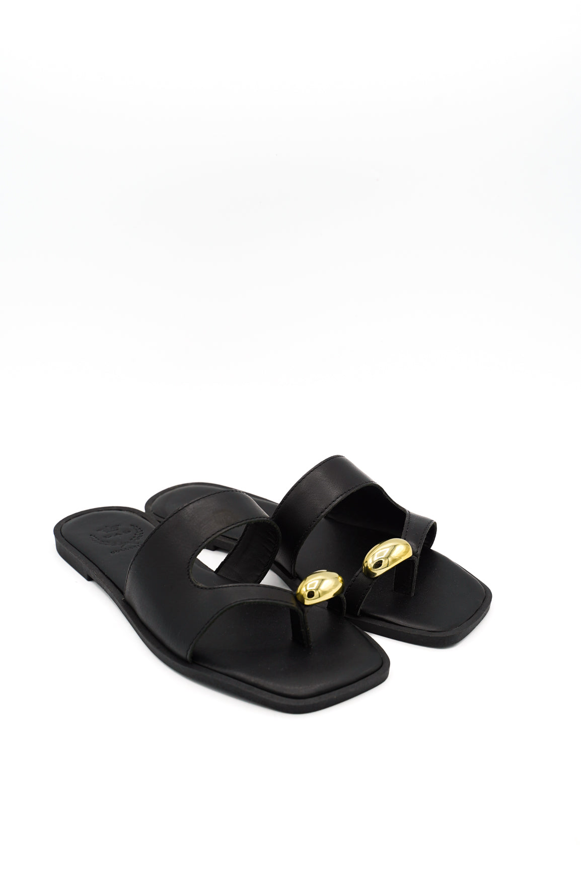 Gaia Shoes 1566021 Sandali flat con fascia e passante con dettaglio metallico