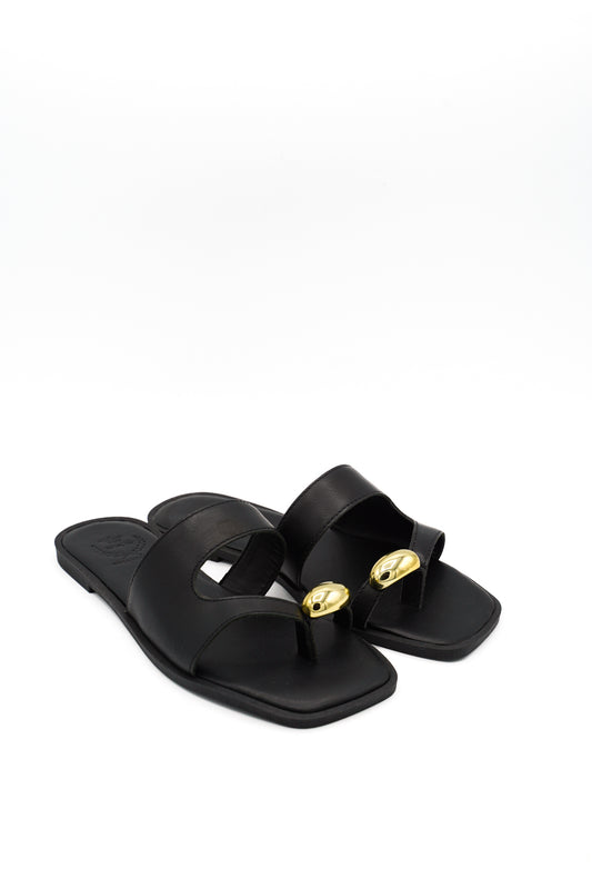 Gaia Shoes 1566021 Sandali flat con fascia e passante con dettaglio metallico