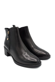 Scarpissime 25323 stivaletti dal design classico ed elegante