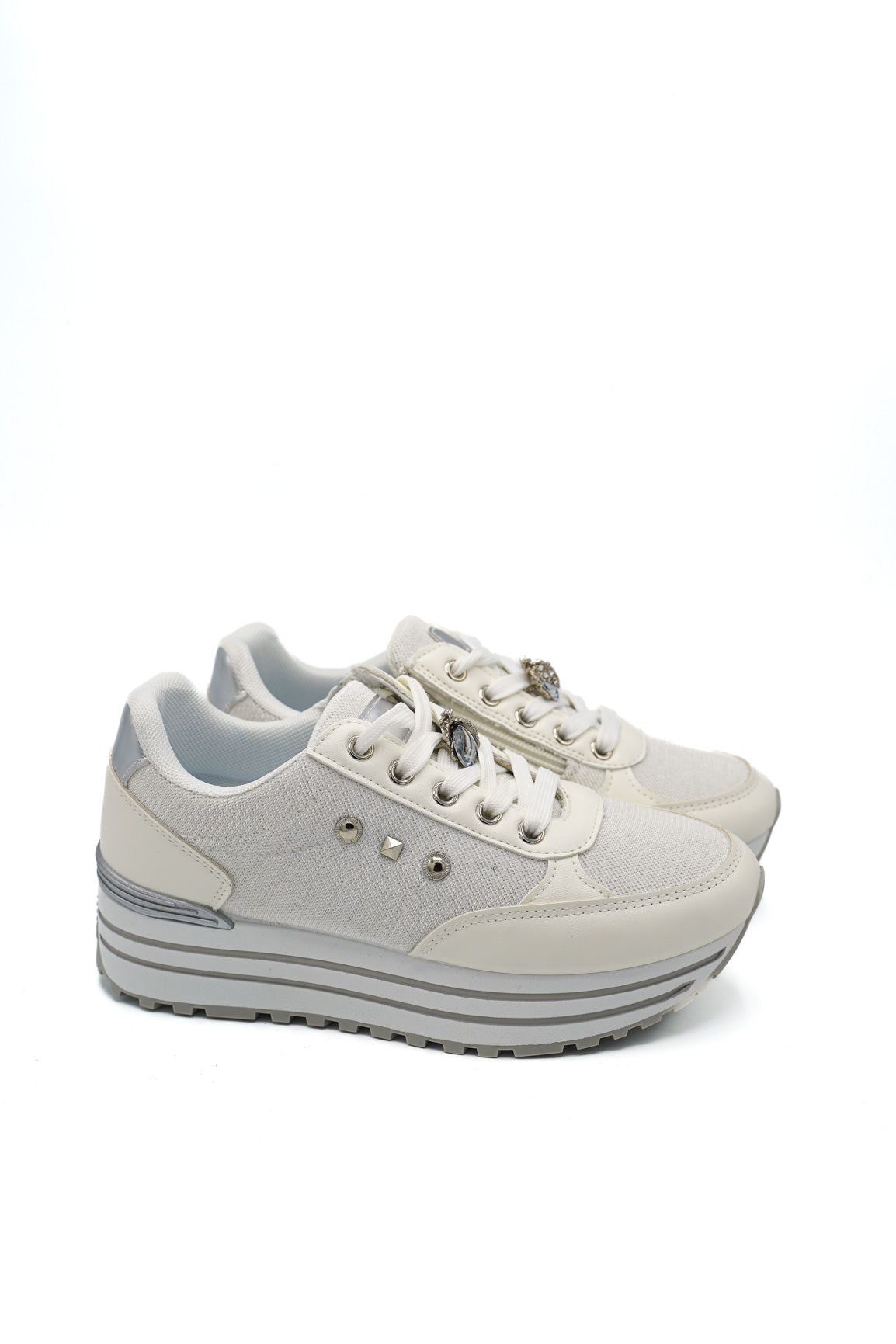 Gaia Shoes E176 Sneakers con borchie e charm metallico