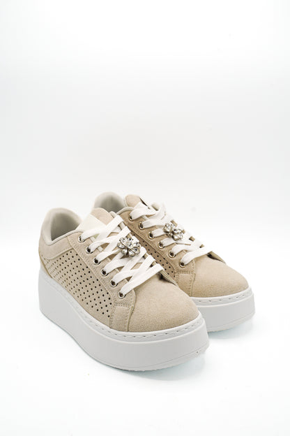 Gaia Shoes E702 Sneakers platform traforate con accessorio gioiello